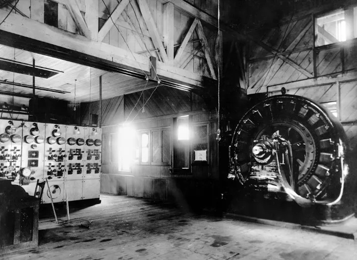 Primeiro gerador elétrico, construido por Nikola Tesla e George Westinghouse.